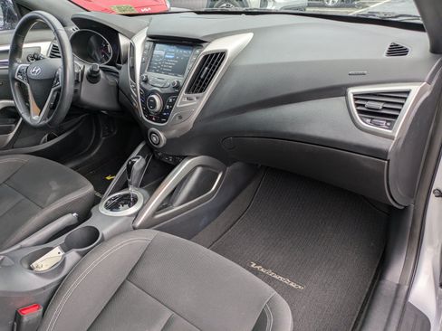 Used 2017 Hyundai Veloster Value Edition w/ Graphic Package (Lower Body) FWD image 11
