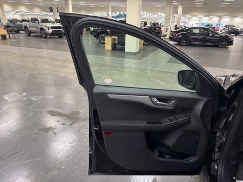 Certified 2024 Toyota Corolla Cross XLE image 56