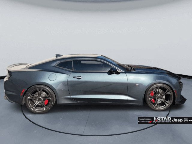 Used 2019 Chevrolet Camaro SS RWD image 4