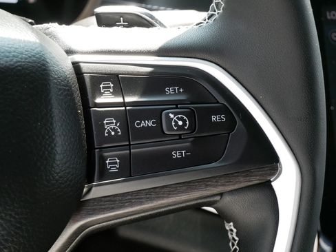 Used 2023 Jeep Grand Cherokee L Limited w/ Luxury Tech Group II AWD/4WD image 25