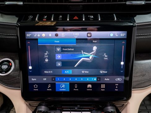 Used 2025 Jeep Grand Cherokee L Limited w/ Black Appearance Package AWD/4WD image 21