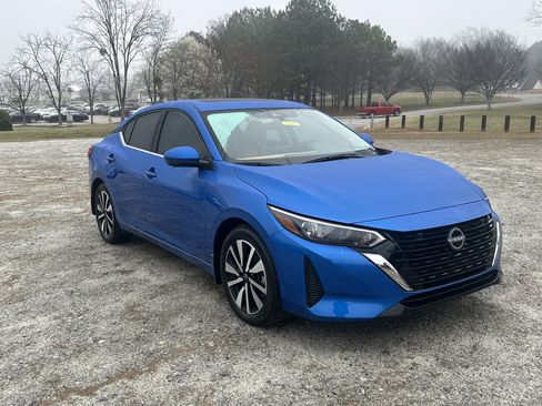 Used 2024 Nissan Sentra SV w/ SV Premium Package image 3