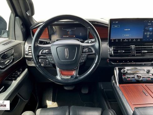 Used 2022 Lincoln Navigator Reserve image 5