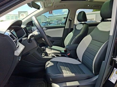 Used 2025 Volkswagen Taos SEL AWD/4WD image 17