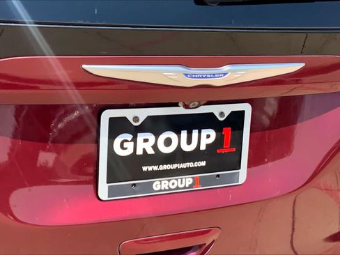 Used 2018 Chrysler Pacifica Touring Plus w/ Tire & Wheel Group FWD image 31