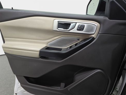 Used 2020 Ford Explorer Platinum w/ Premium Technology Package image 30