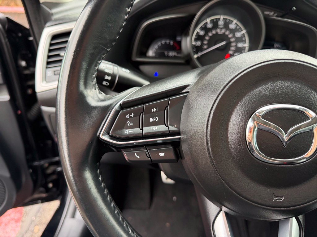 Used 2018 MAZDA MAZDA3 Touring FWD image 18