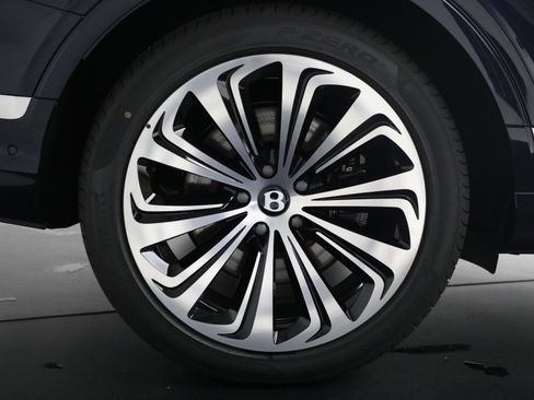 New 2025 Bentley Bentayga image 12