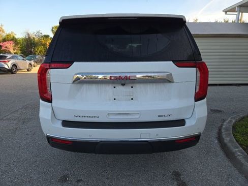 Used 2023 GMC Yukon SLT w/ SLT Premium Package image 4