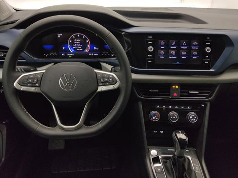 Used 2023 Volkswagen Taos SE w/ Panoramic Sunroof Package FWD image 22