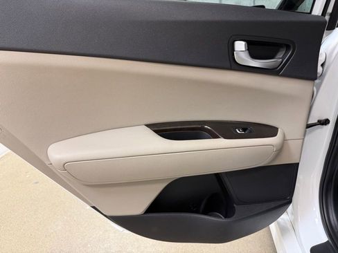 Used 2017 Kia Optima EX w/ Premium Package image 24