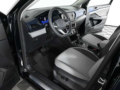 Certified 2022 Volkswagen Taos SE FWD image 16