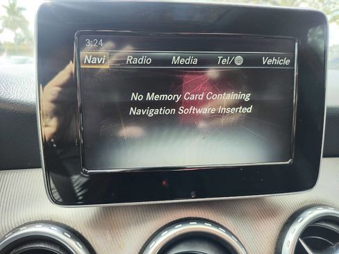 Used 2017 Mercedes-Benz GLA 250 w/ Premium Package image 28