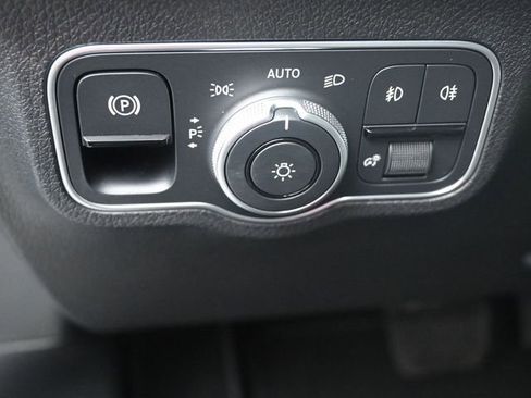 New 2025 Mercedes-Benz GLB 250 image 21