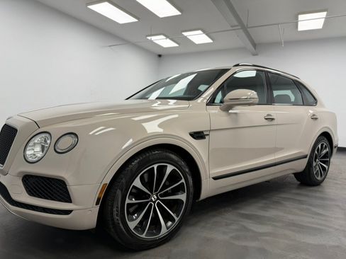 Used 2019 Bentley Bentayga AWD/4WD image 18