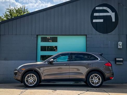 Used 2014 Porsche Cayenne Diesel w/ Comfort Plus Package AWD/4WD image 3