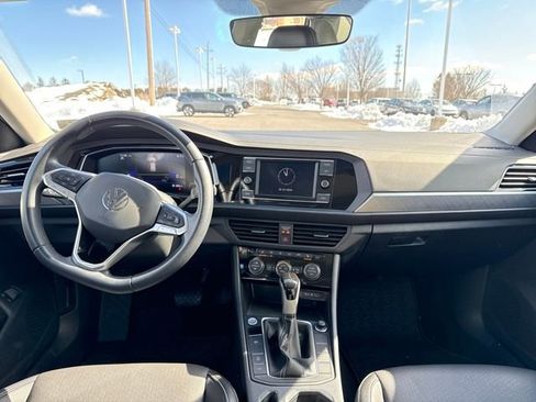 Used 2024 Volkswagen Jetta SE image 14