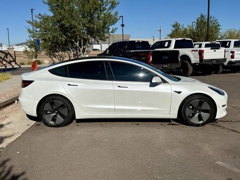 Used 2022 Tesla Model 3 Base image 2