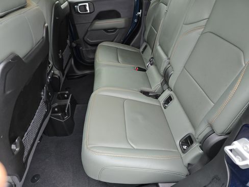 Used 2025 Jeep Gladiator Mojave image 16