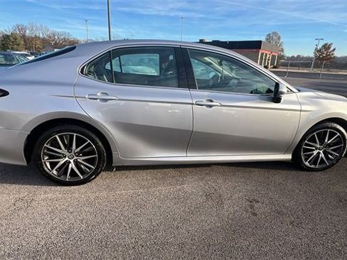 Certified 2022 Toyota Camry XLE image 6
