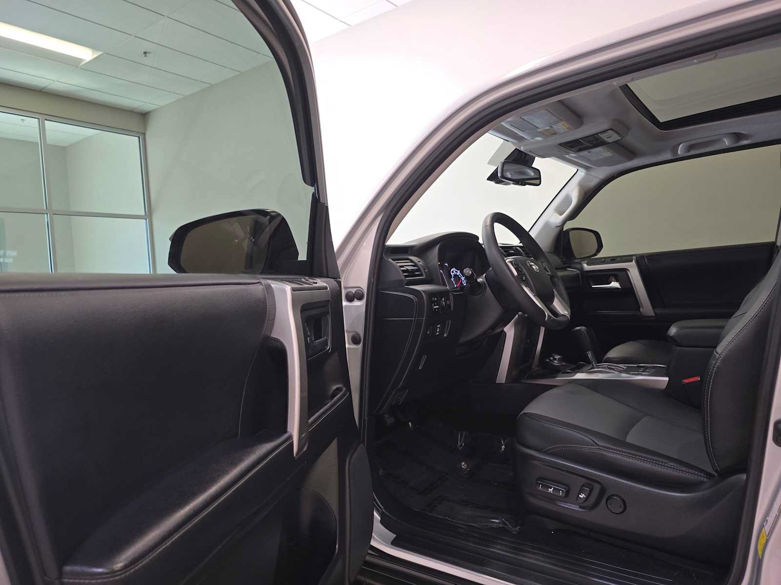 Certified 2021 Toyota 4Runner SR5 Premium w/ Moonroof Package AWD/4WD image 23