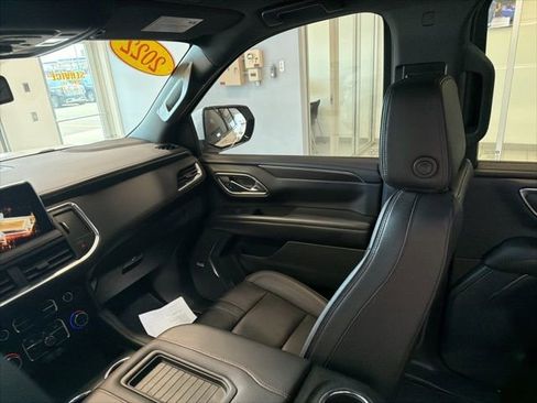 Used 2022 Chevrolet Suburban RST w/ Luxury Package AWD/4WD image 34
