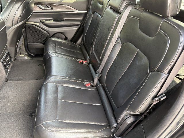 Used 2023 Jeep Grand Cherokee Limited w/ Black Appearance Package AWD/4WD image 37