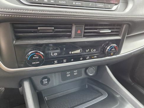 Used 2025 Nissan Rogue SV FWD image 9
