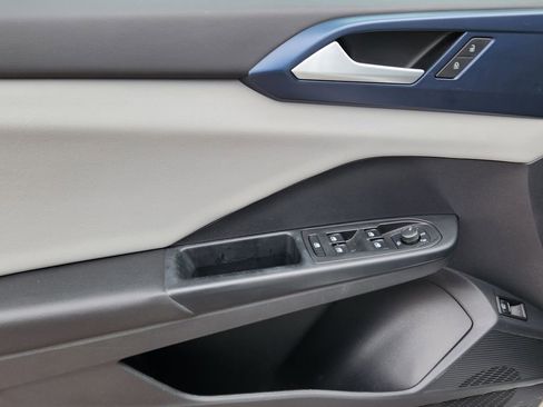 Used 2022 Volkswagen Taos SE image 13