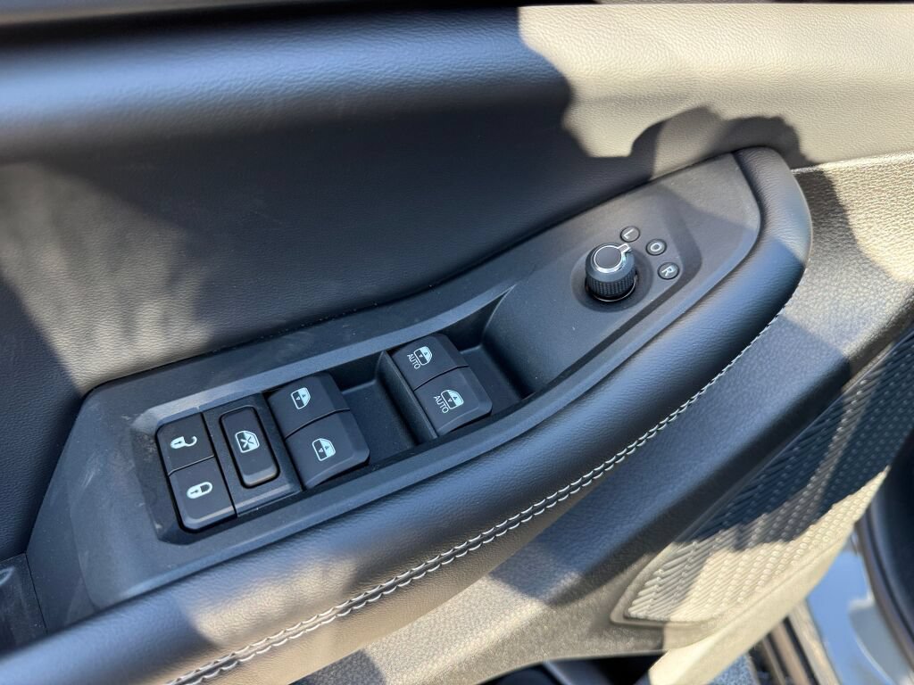 New 2027 Jeep Grand Cherokee Laredo RWD image 18