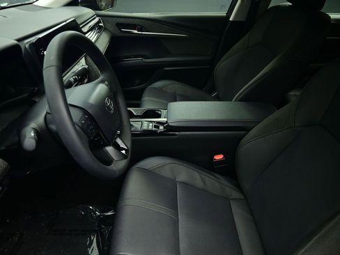 Used 2025 Toyota Camry XLE image 49