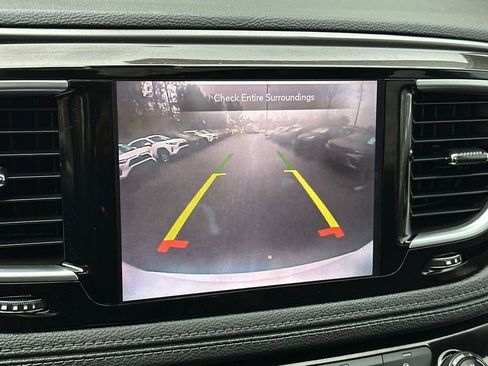 Used 2019 Chrysler Pacifica Limited image 27