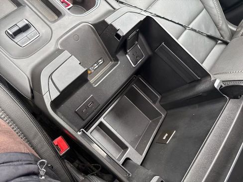 Used 2025 GMC Sierra 3500 Denali image 30