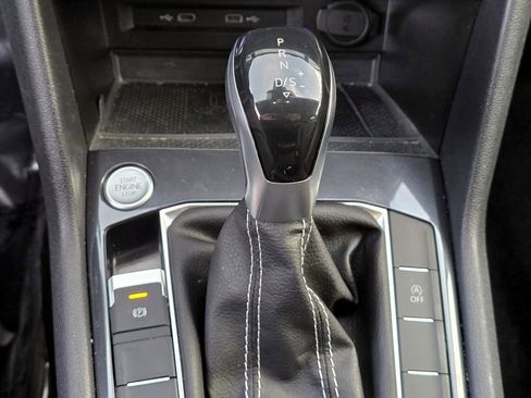 Used 2022 Volkswagen Tiguan SE image 23