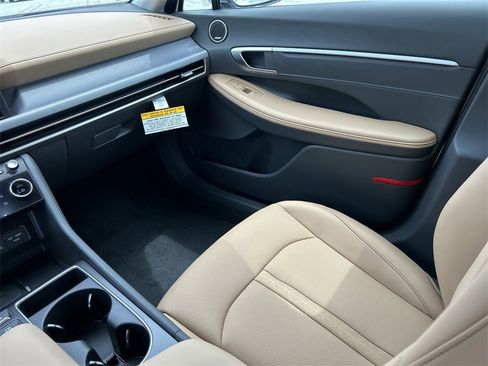New 2025 Hyundai Sonata Limited image 6