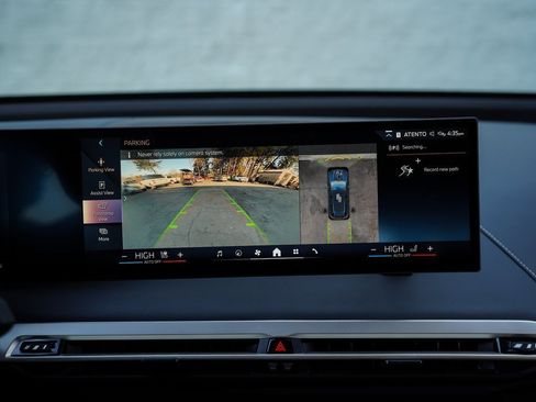 Used 2024 BMW iX xDrive50 w/ Premium Package image 31