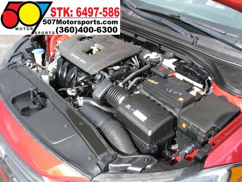 Used 2017 Hyundai Elantra SE image 30