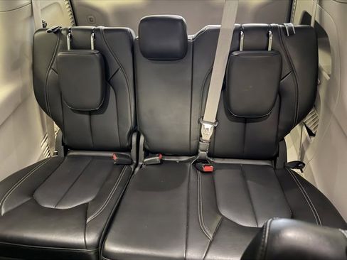 Used 2024 Chrysler Pacifica Touring-L image 13
