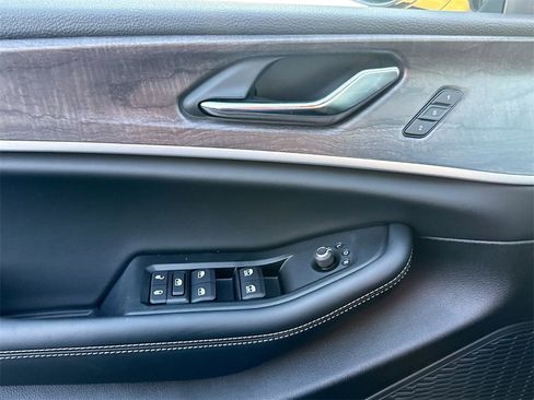 New 2025 Jeep Grand Cherokee L Limited image 18