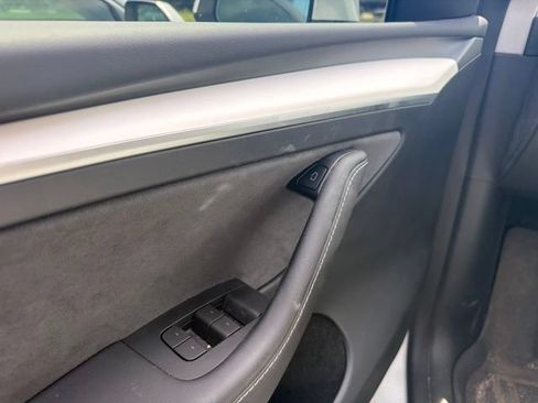 Used 2023 Tesla Model Y Performance AWD/4WD image 8