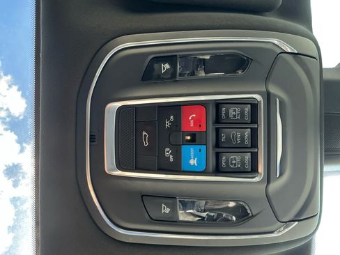 Used 2022 Jeep Wagoneer Series III w/ Premium Group I AWD/4WD image 17