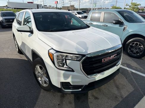Used 2024 GMC Terrain SLE FWD image 3