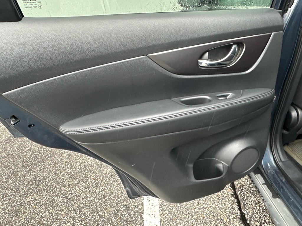 Used 2016 Nissan Rogue S w/ Appearance Package AWD/4WD image 17