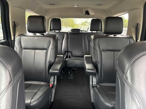 Used 2024 Ford Expedition XLT image 21