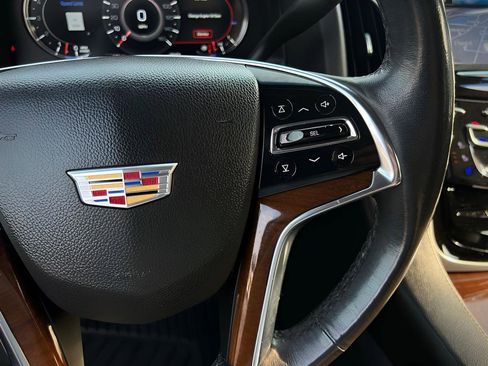 Used 2020 Cadillac Escalade ESV Premium Luxury image 39