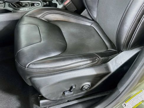 Used 2019 Jeep Cherokee Latitude Plus FWD image 23