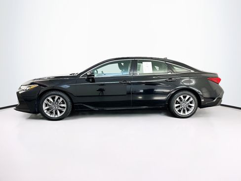 Used 2019 Toyota Avalon XLE image 4