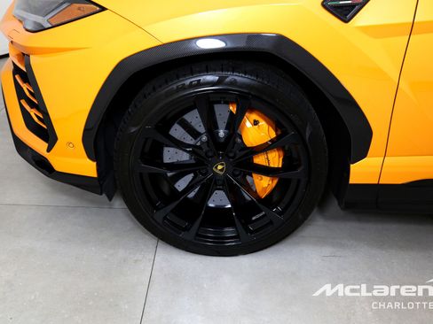 Used 2022 Lamborghini Urus AWD/4WD image 36