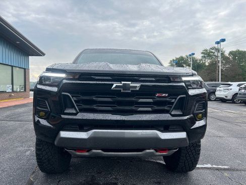 Used 2023 Chevrolet Colorado Z71 w/ Z71 Convenience Package 2 AWD/4WD image 3