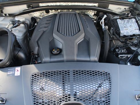 New 2026 Porsche Macan image 39